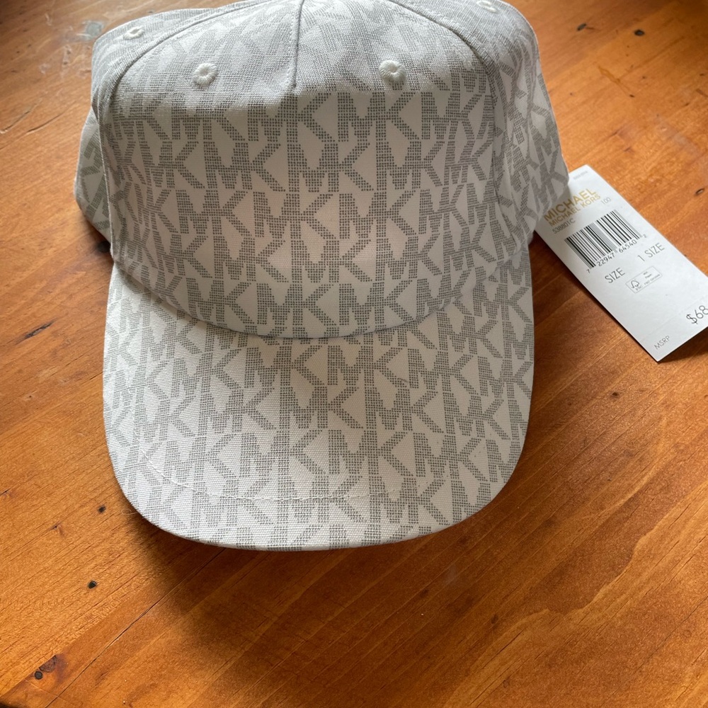 NWT🧢 Michael Kors White/Light Gray Monogram Hat